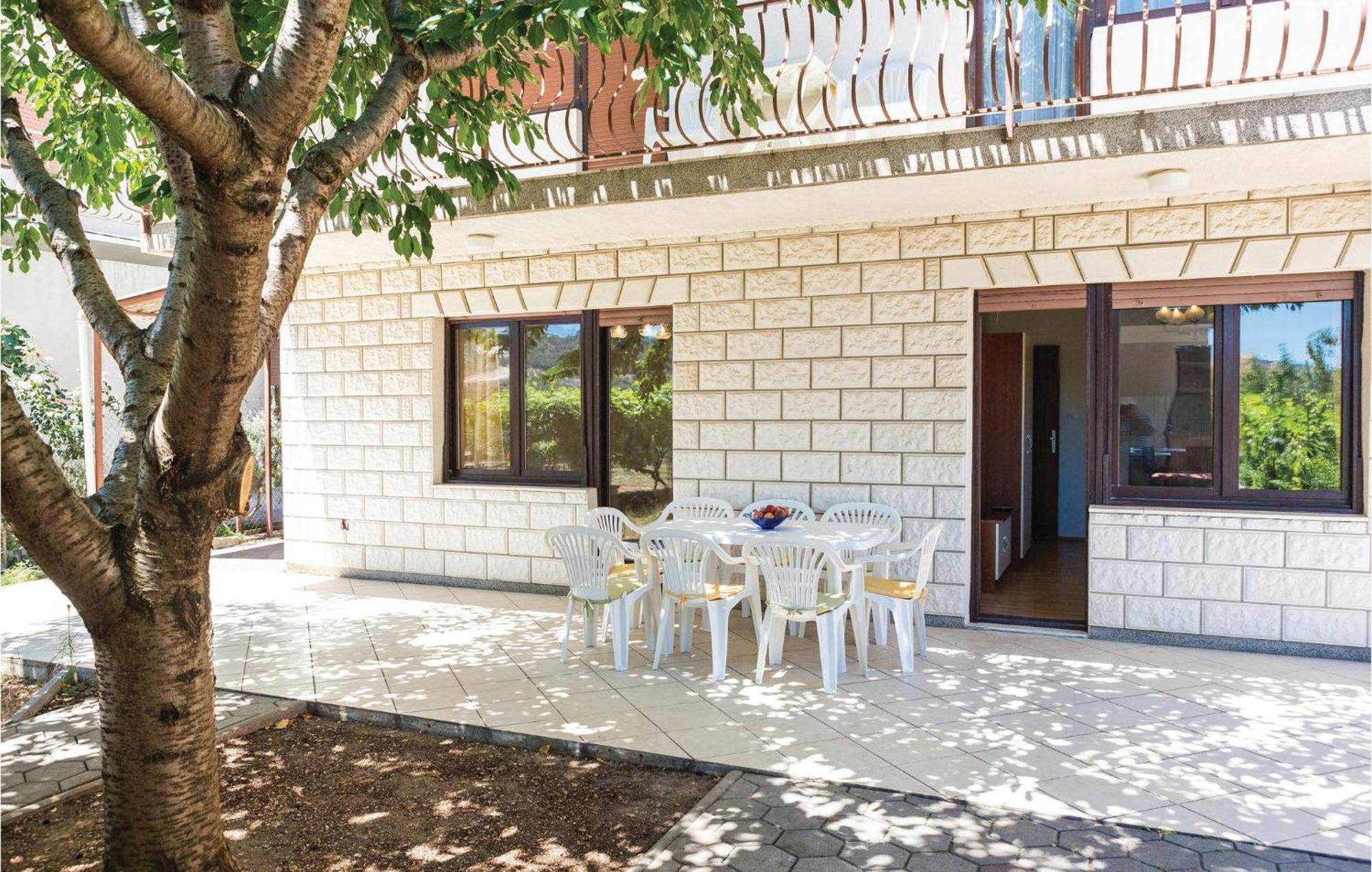 3 Bedroom Gorgeous Apartment In Trogir Exterior foto