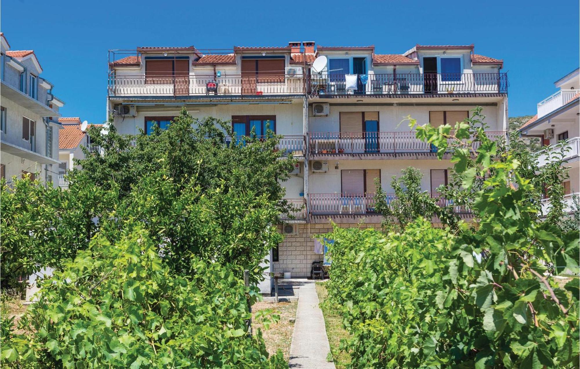 3 Bedroom Gorgeous Apartment In Trogir Exterior foto